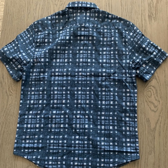 Banana Republic- Men's Short Sleeve Button-Down: - Picture 2 of 4